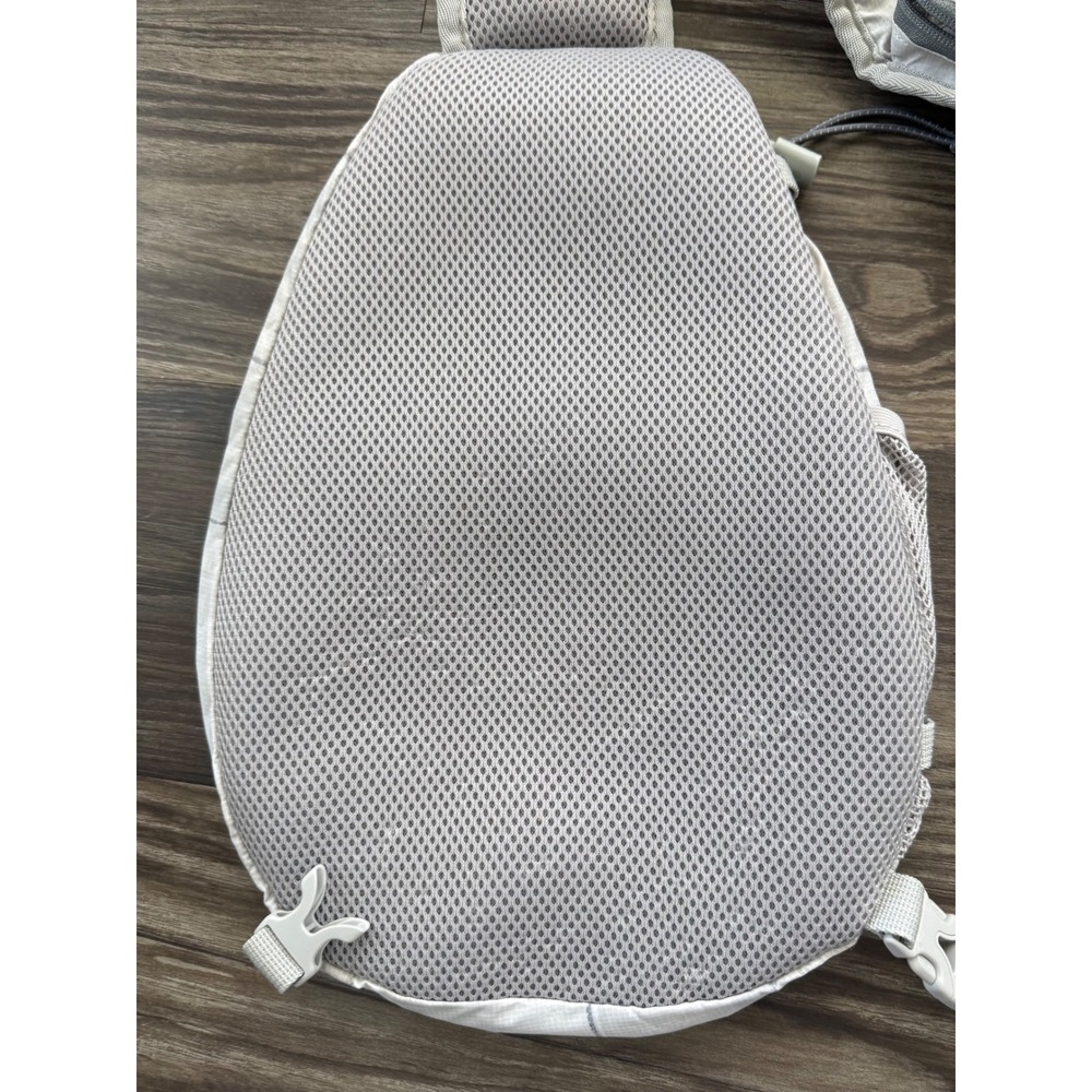 Eddie Bauer Ripstop Sling Backpack White Grey Crossbody Hiking Travel Bag - Picture 4 of 13